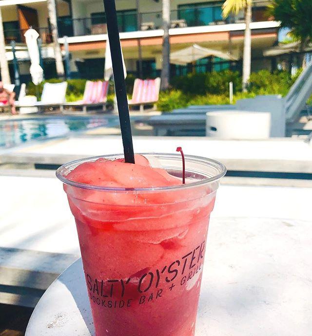 Forward your calls for the afternoon. You're due for a fruity cocktail or two. 📷: <a href="/whenisingalong/">E</a>