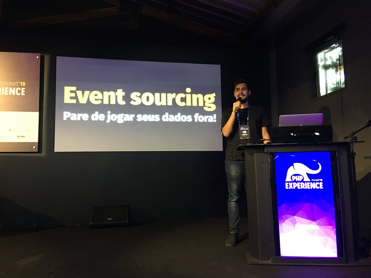 marcelgsantos's tweet image. O @danizord apresentando a sua palestra &apos;Event Sourcing: pare de jogar seus dados fora!&apos; no #PhpExperience no @iMasters. Ele pincelou assuntos como CQRS, linguagem onipresente e domain model. #php #phpsp #phpx2019