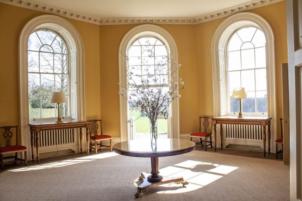 LocalityLtd's tweet image. Yellow reception room with french doors and stunning views in Mansion House set in 4,000-acre estate (Basingstoke, Hampshire) Available for film, photoshoot &amp;amp; event hire. Find out more: bit.ly/2TVUK08 #filmmaking #locationscout #location