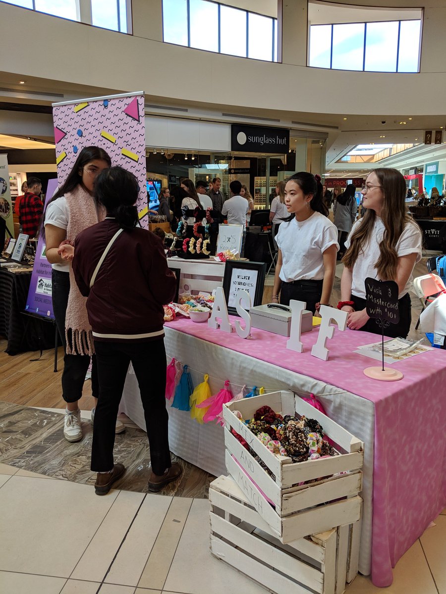 SandyNemeth's tweet photo. I'm so proud of the @louis_riel_sd students who are part of @JAManitoba. Smart, engaging, and they demonstrate such a belief in the organization's they support with the proceeds of their sales. Head down to @StVitalCentre and see what I mean.....♥️ https://t.co/nUFm9DxF5C