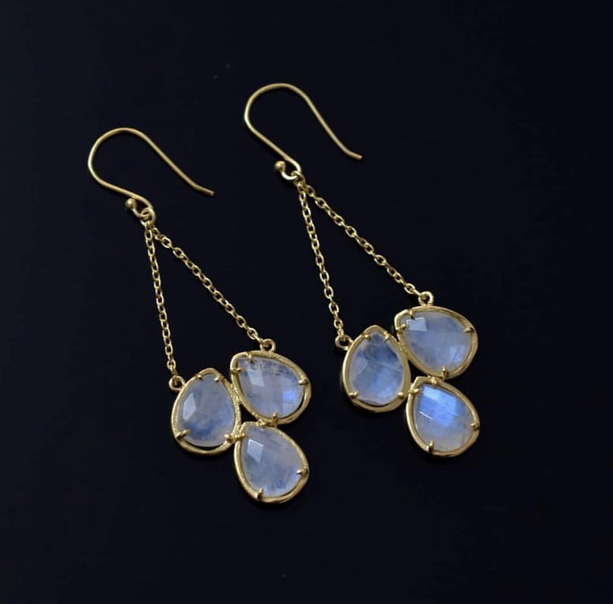 Natural Rainbow Moonstone earrings for sale #ruby #gemstones #earrings #dangling #goldvermeil #rainbow #moonstone #saphire #silverjewelery #goldplated #giftsforher #giftsforgirlfriends #uniquegift #handmade #jewellery #newyork #giftsformom #usa #europe #italy #etsyshop