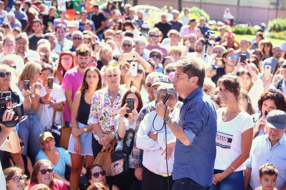 Kicillofok's tweet photo. Desde Los Toldos les decimos a todos los bonaerenses que no hay que seguir ajustándose, no hay que intimidarse, tenemos la oportunidad de unirnos para sacar a la provincia y al país del pozo donde lo están metiendo. #AxelEnLosToldos #RecorriendoBuenosAires https://t.co/IL9U1Jb2Be
