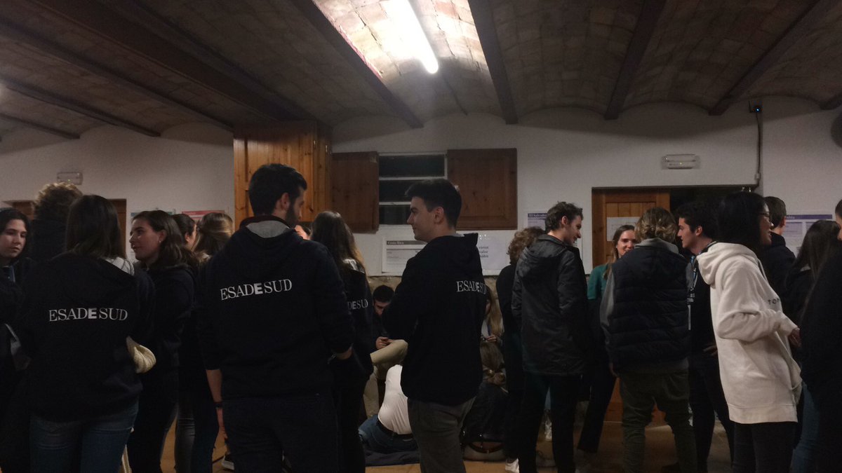 jordificapal's tweet photo. Cap de setmana formació #ESADESUD 101 joves futurs professionals de Dret i ADE @ESADE i Turisme @TurismoStIgnasi preparant últims detalls de projectes de cooperació a Amèrica Llatina que executaran durant 3 mesos aquest estiu. Excepcional equip i excepcionals estudiants! https://t.co/EWogsxwyXb