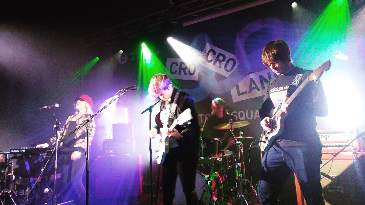 she drew the gun tweet media