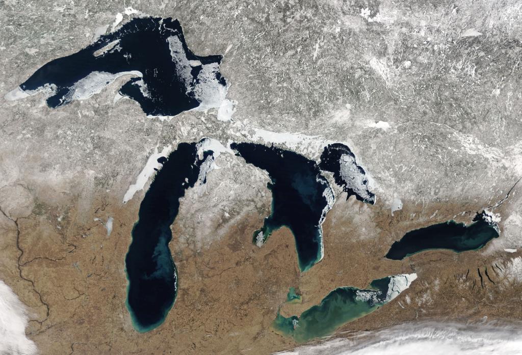 NASA's tweet image. Seasonal changes are stirring in the water as spring thaw is underway in the Great Lakes region of North America. Take a closer look at this view from one of our @NASAEarth satellites: go.nasa.gov/2UmGKSe