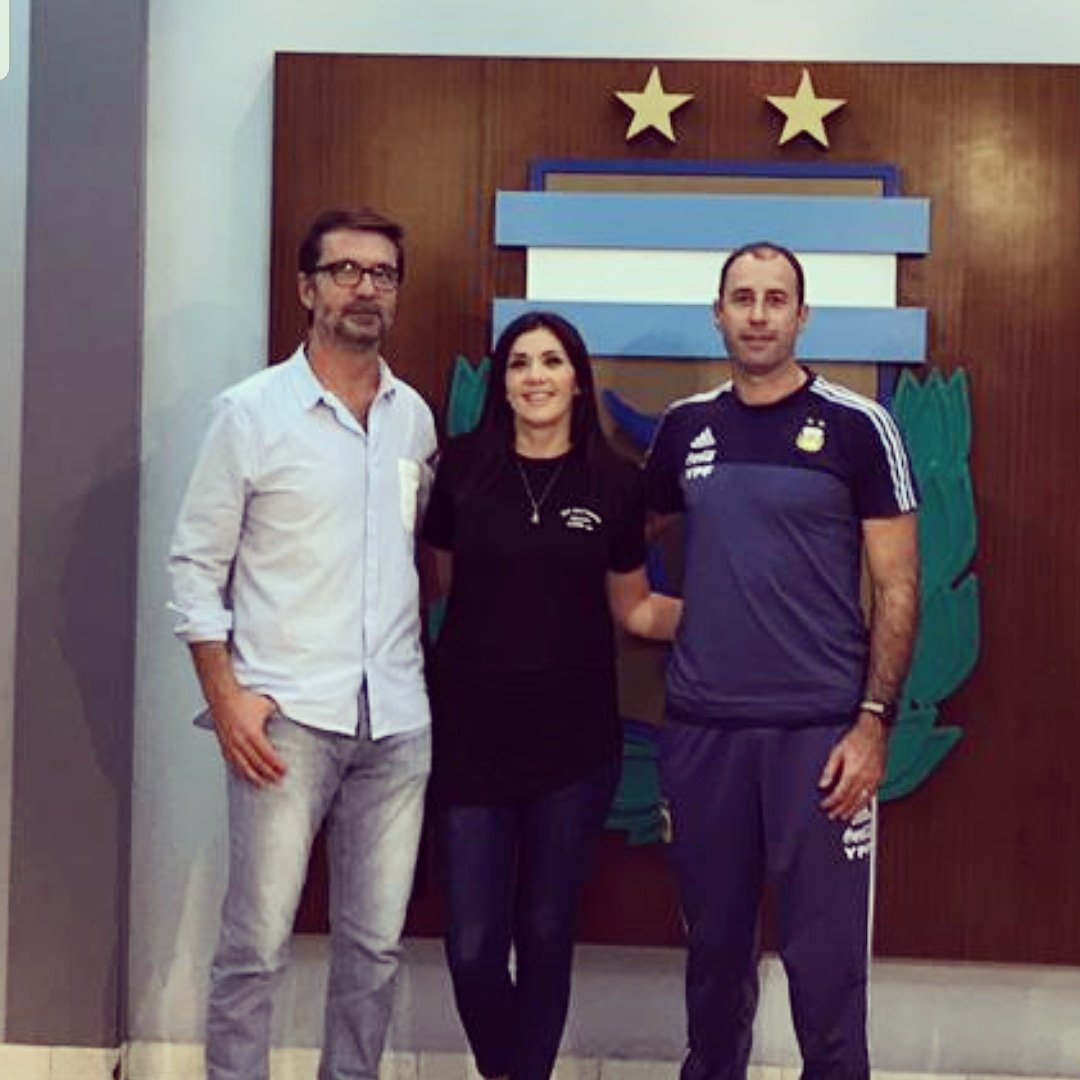 EchevarriaMariJ's tweet photo. Convenio UPrO – Liga de Fútbol Mercedes
El cuerpo técnico de la Selección Argentina en Villa Mercedes
Otra buena noticia para las chicas. La UPrO, facilitara la llegada de los DT de la Selección Argentina de Futbol Femenino Diego Guacci y Barbara Abot a la ciudad de Villa Mdes. https://t.co/XMVrXUv462