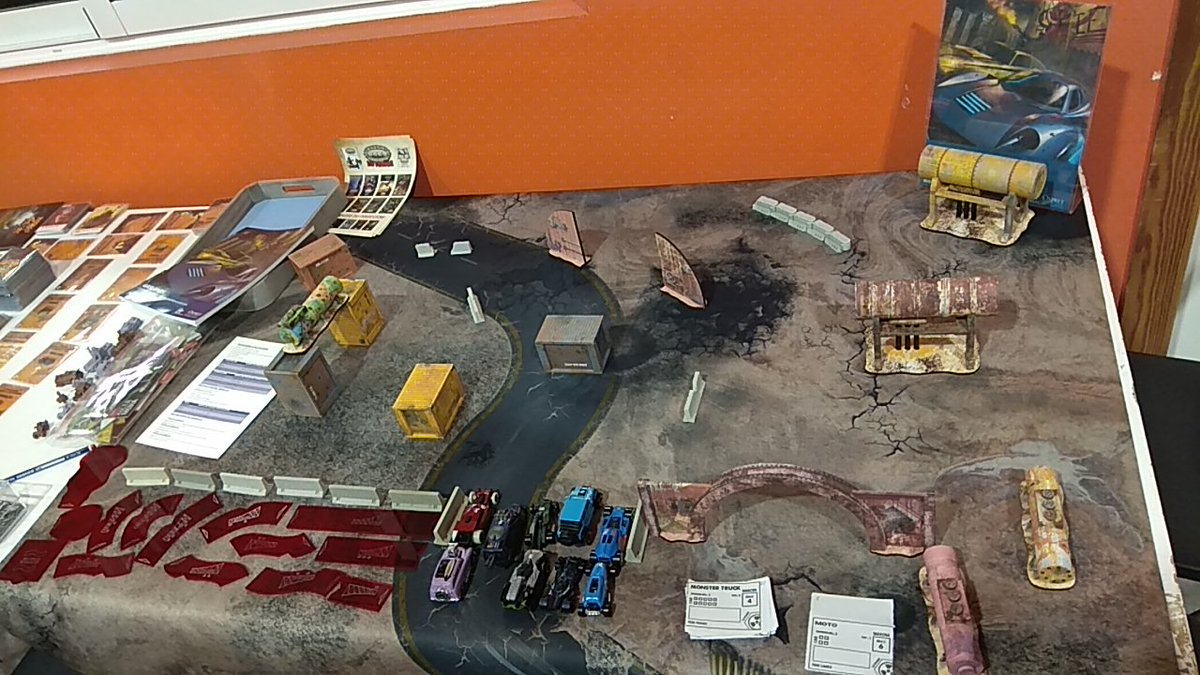 juanmagician's tweet photo. Aprendiendo a jugar a Gaslands con los amigos de @SiJuego en las @LudusMyrtea El juego tiene buena pinta y más si te lo explica gente tan maja. Pronto le daré caña con @JBGtuitero y @0zkur0 https://t.co/7ky1Qjqg7m
