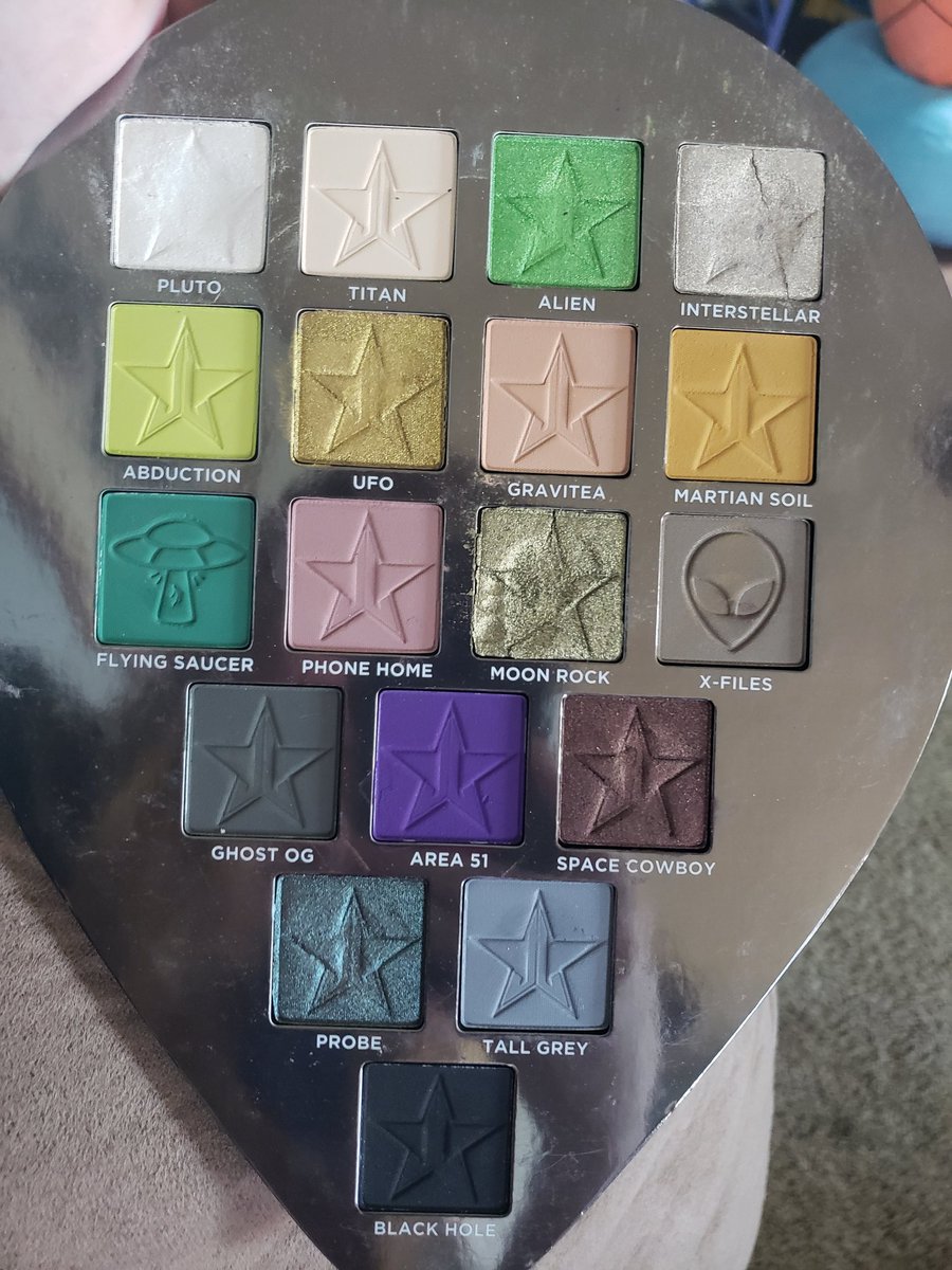 AstaXXs's tweet photo. @JeffreeStar completely disappointed with this palette. I was beyond excited when it was released but all the glitter colors I use have turned to mush! They are cakey and falling out of the pan. What a disappointment 😭😭 
#JeffreeStarCosmetics #makeup https://t.co/mlwjPykqtp