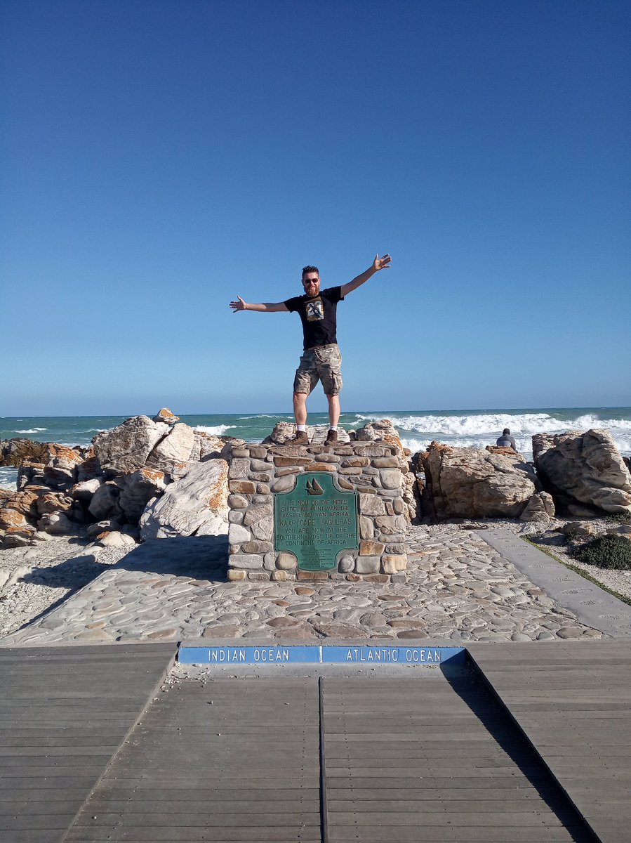 amenyo's tweet photo. Meest Zuidelijke punt van Afrika: Kaap Agulhas. Waar twee oceanen bij elkaar komen. Drie uur rijden van Kaapstad. Nog best een stukje varen naar Antarctica... https://t.co/0H0fpnO5i4