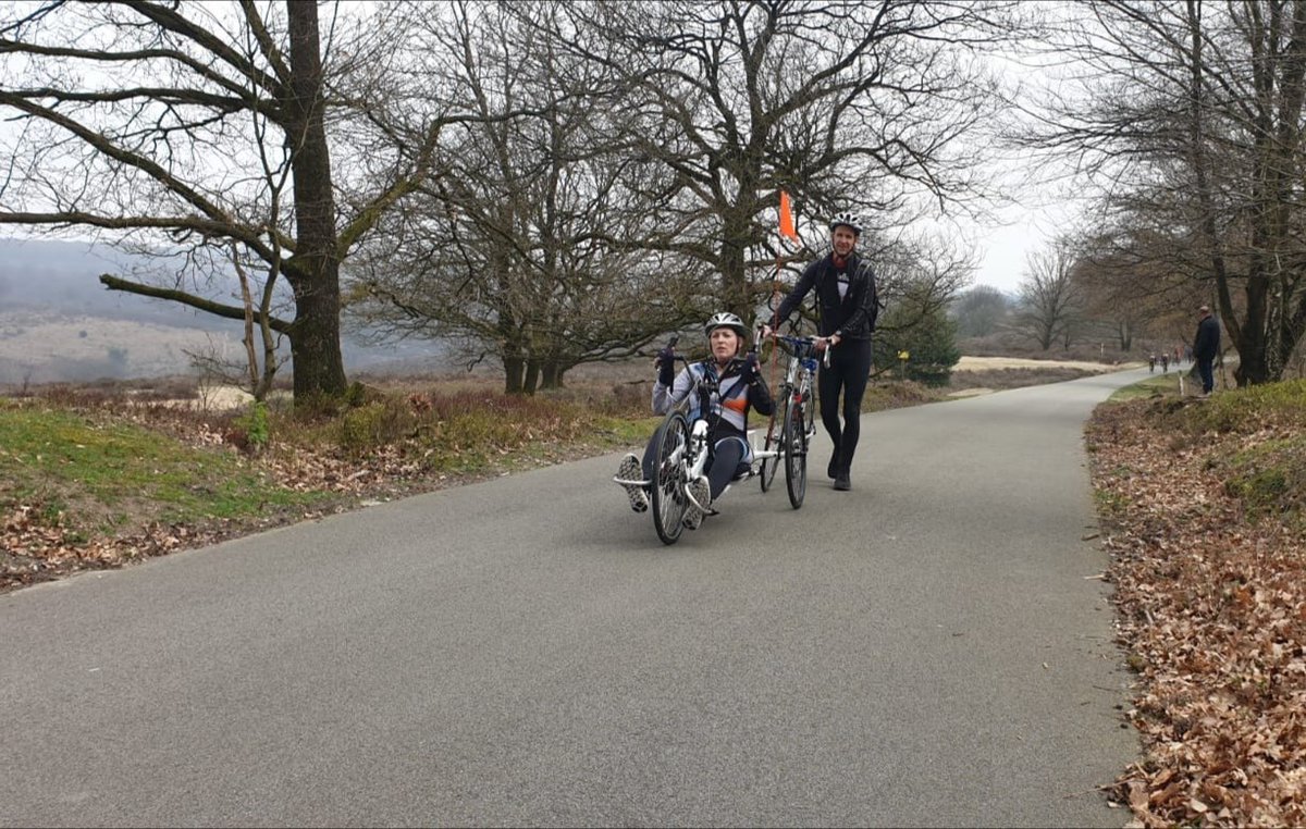 sylkevanhest's tweet photo. Vandaag op de Posbank getraind ter voorbereiding op de #handbikebattle. Mooie dag, georganiseerd door @MoveForward_Nu, en we hebben weer wat hoogtemeters in de armen! https://t.co/T7xN5vpxyr