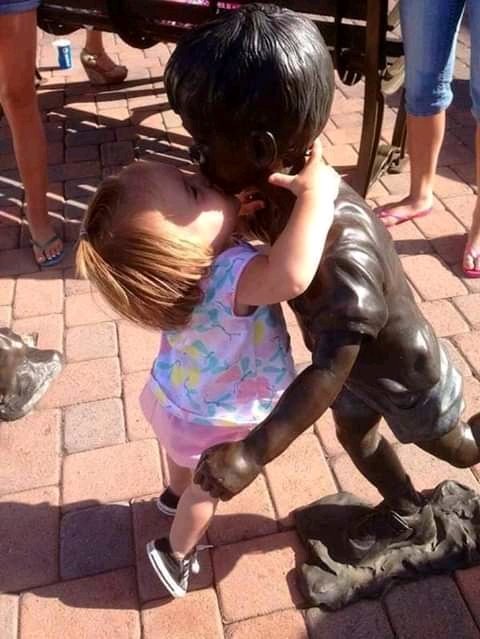 M_ou_ss_a's tweet photo. Les enfants sont trop adorables❤️😍😍 ces images font fait sourire ce soir https://t.co/Bbhuih3TQi