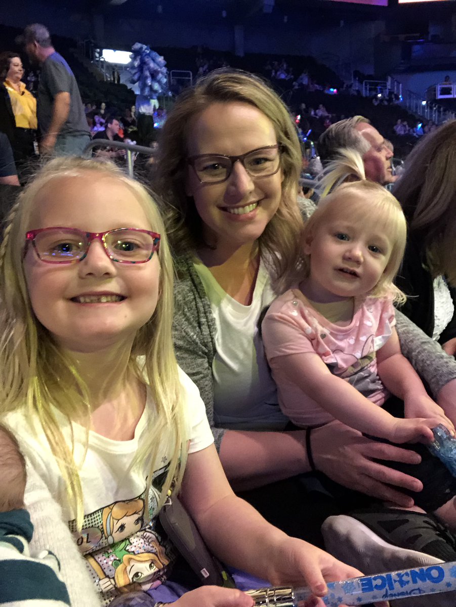 TeamBareMCE's tweet photo. #Disneyonice with some of my faves!! Just missing @jeredbare 😘 https://t.co/v351uIi1p6
