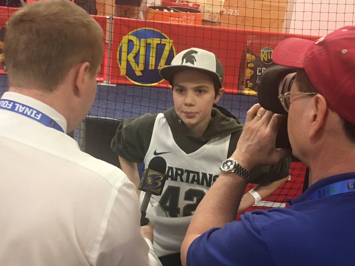 jaheeres's tweet photo. .@MikeWWMT interviewing a young Morris Peterson fan! @wwmtnews @JonMcCrary #finalfour #spartans @MSU_Basketball #finalfourfanfest https://t.co/2zqG3jYHig