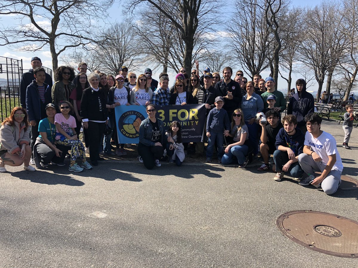 agounardes's tweet photo. We’re ready to get started on our Shore Road clean up with Bay Ridge Cares. It’s a gorgeous day and you still have time to join us! #3forcommunity #7daysofservice #BayRidge https://t.co/CLaZ5Gl76j