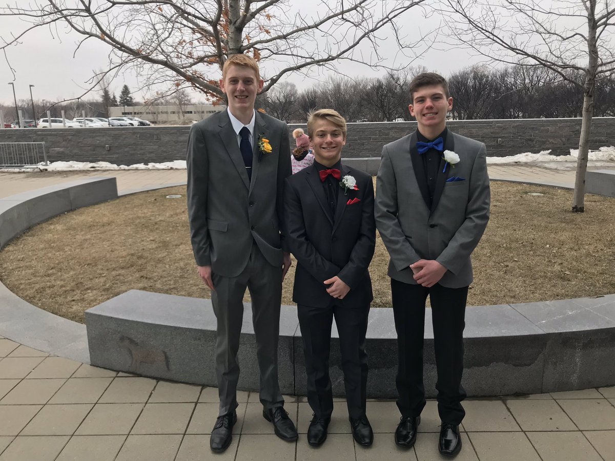 BrosHurdler's tweet photo. Legacy hurdle boys looking snazzy!😍😩😍 https://t.co/sHwqGfSnwc