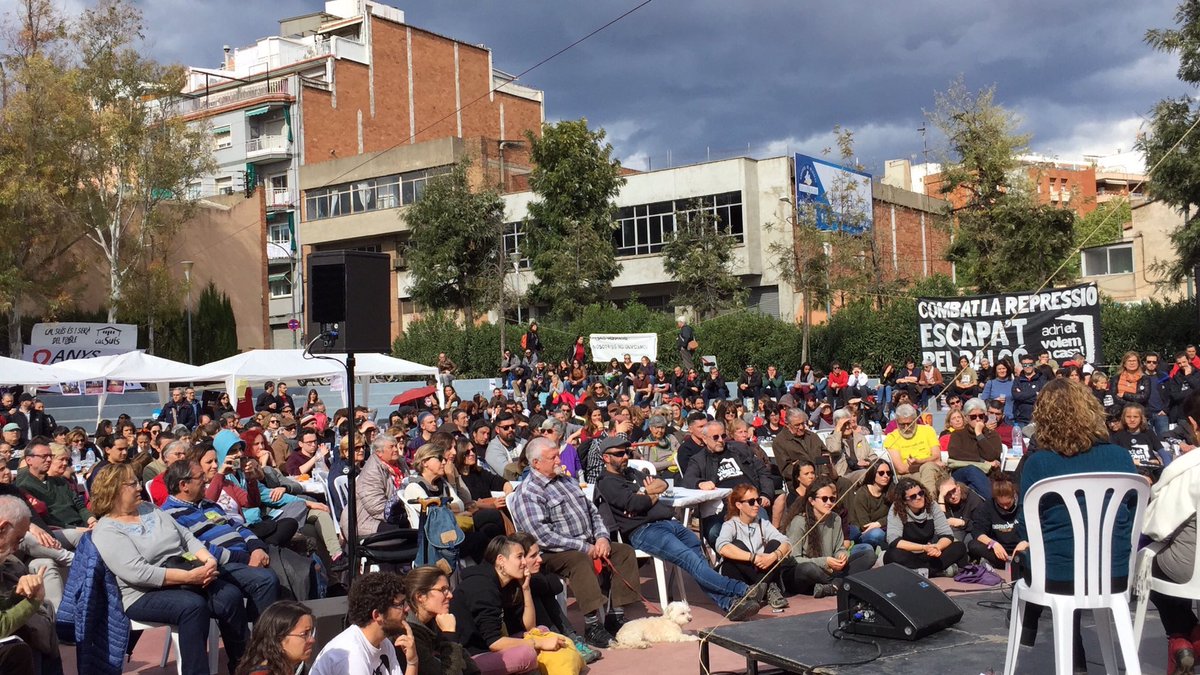 cupnacional's tweet photo. 🔴Enhorabona @EtVolemACasa per fer d'Esplugues avui la capital de la solidaritat amb les exiliades i les preses polítiques #AdriaEtVolemACasa #TamaraNoEstàsSola #6ASeguiremLluitant https://t.co/EDs87aTD1K