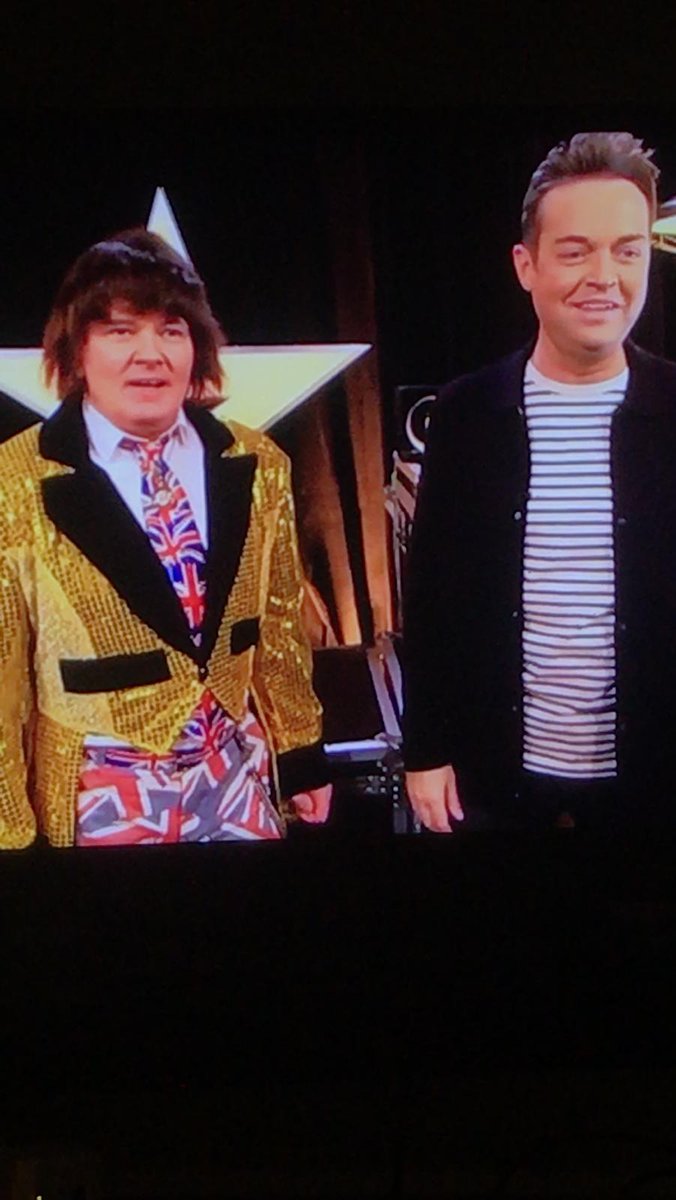 punchy_b's tweet image. Nearly. So nearly.

Holden and Dixon defy the nation&apos;s choice. 

#BGMT
#DavidWatson
@AleshaOfficial 
@AmandaHolden