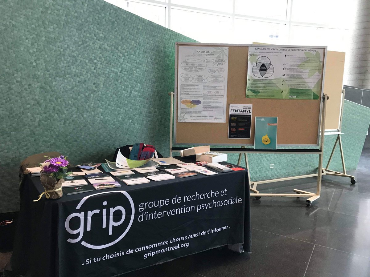 GripPrevention's tweet photo. Cette semaine le Grip était présent à l'UQAM afin de faire de la prévention https://t.co/nks50UQXuA