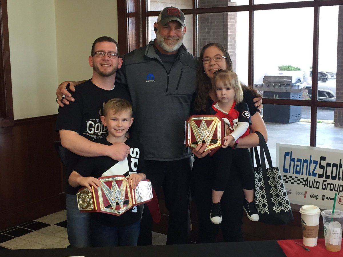 j_mcCarthy26's tweet photo. @Goldberg  Thank you so much sir for being ‘GOLDBERG’ again for myself and my family. Definitely a moment we’ll never forget! #WEWERENEXT! https://t.co/kU0PmCZPYB