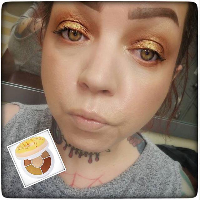 DARKSIDEnails's tweet photo. Long time no see my face.
I tried the new Loreal foundation and I look freaking flawless so I figured I'd share. And these I♡Revolution palettes are pretty ok too. https://t.co/hh3Cb5FGeV https://t.co/9fOfbgkoYN