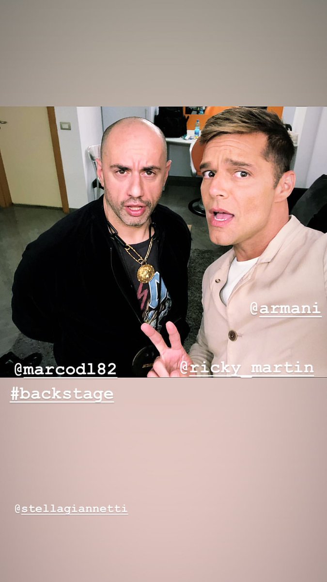 jpuspain's tweet photo. El estilista en #Amicci @marcodl82 and @ricky_martin #Armani https://t.co/f4QsVgf2Kx