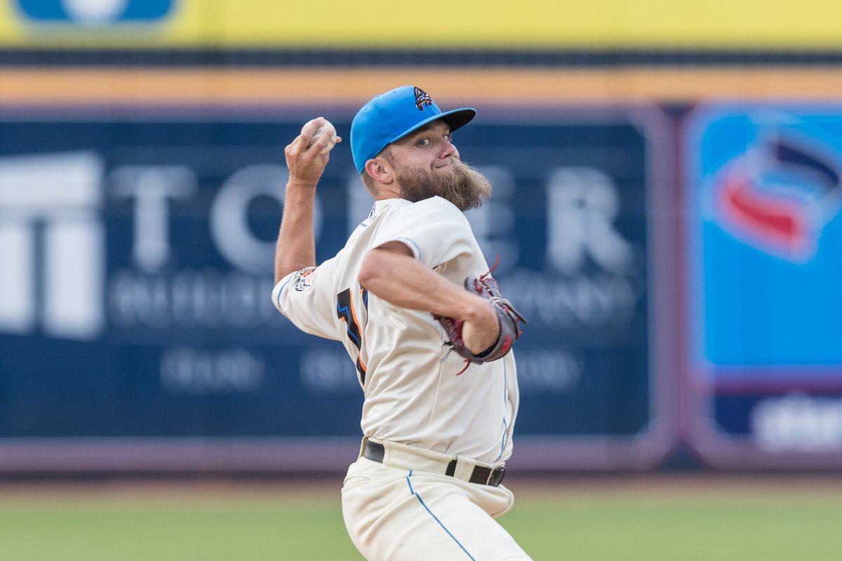 CleGuardPro's tweet photo. Terrific start today by Akron RubberDucks LHP Sean Brady as he only needed 81 pitches to get through his seven innings of work.

- 7(IP) 4H 2R 2ER 2BB 5SO (81 pitches 55 strikes) #Indians https://t.co/fjDGY6TZ2C