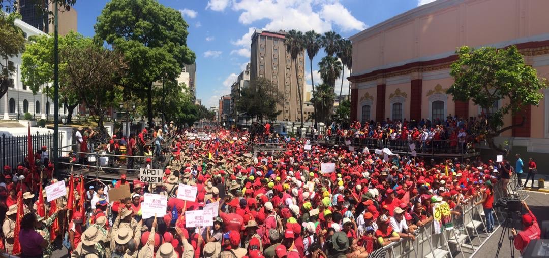 Este pueblo salió hace 20 años de sus casas para no volver jamás.Estamos derrotando toda la maniobra del gobierno de #USA y de su rastrero “autoproclamado” quien va en caída libre al foso de la historia. Quien vende a su patria no se quiere así mismo. #nostrosvenceremos
