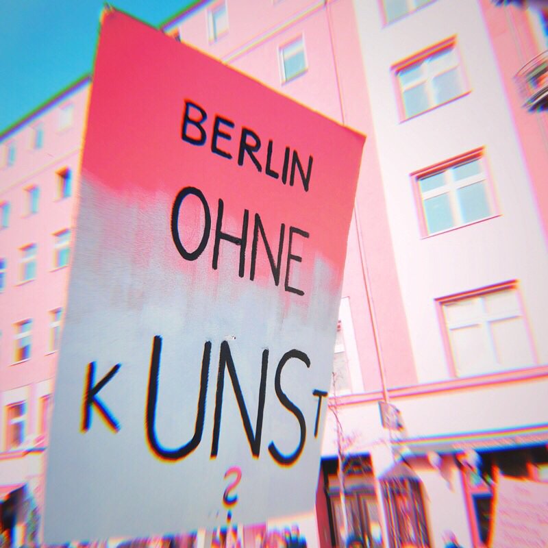 werdasliestist's tweet photo. @dwenteignen @besetzenberlin #b0604 #mıetendemo #Berlin #kunstblock cc @jppfidalgo https://t.co/Yiu4ywXu6J
