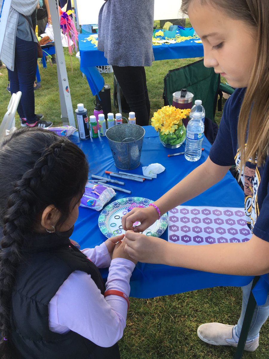 k_fine15's tweet photo. So much fun making friendship bracelets in the Fuerte booth this morning! @Fuerte_Falcons @CajonValleyUSD @TEDxKidsElCajon https://t.co/OrOpbn3bhM