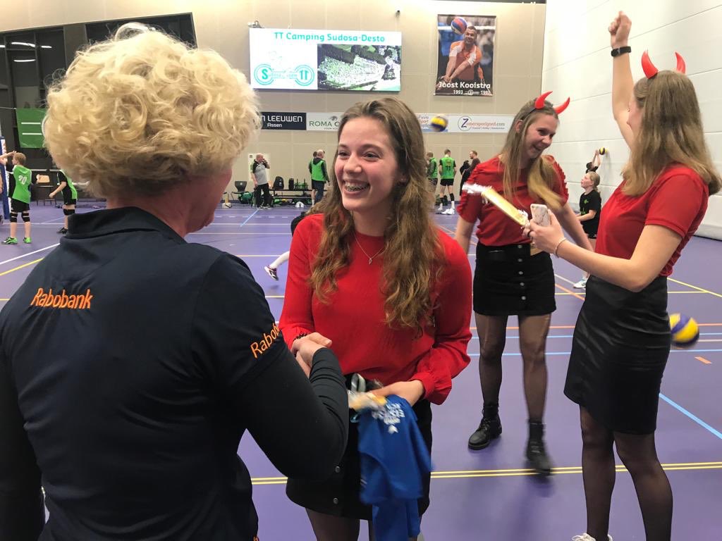HHulst's tweet photo. Voor alle kampioenen van @sudosadesto een attentie van #marktteamAssen @RaboAssenND #trotsesponsor 🏆💚🏆 https://t.co/VunKuySNDx