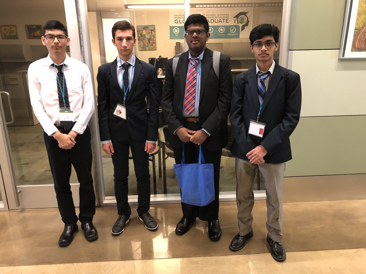 CarnegieRhinos's tweet photo. Carnegie GIS Club presenting at #HISD #togetherwithtech conference. They worked for months, live tested by other Rhinos w/intent to make lasting College resource. https://t.co/5L8Bdy8th1. Great job, team! 🦏📱💻 @HoustonISD @HISD_Inst_tech @HoustonISD_GT https://t.co/lV7qcsmAPD