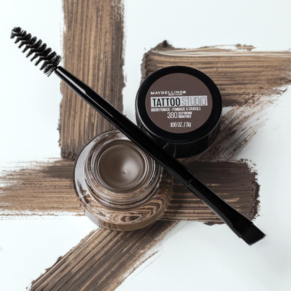 Brow pomade. Maybelline Tattoo Brow Pomade. Тени для бровей мейбелин Brow. Помадка для бровей мейбелин. Tattoo Brow Pomade Maybelline Ash Brown.