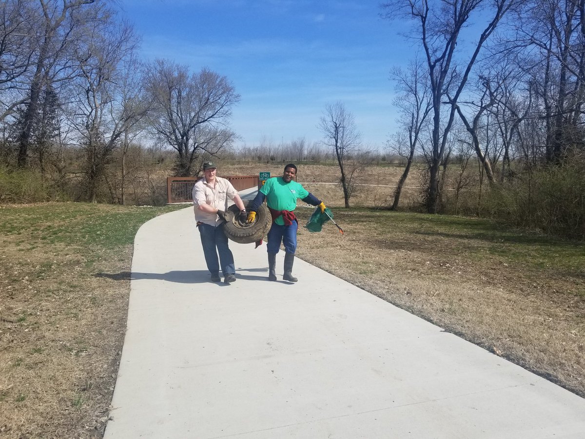 LaraIsch's tweet photo. I think the winner of #PBRR was @bwkow this year. Every time I turned around this guy was hefting something crazy out of the Blue River. #KCTrashTag @KCMO https://t.co/pIutwcACL3