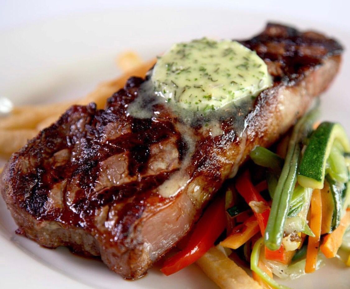 DoubleOGrill's tweet photo. Try our delicious New York Strip Steak prepared with our homemade garlic herb butter! 😋 #doubleogrill #whatsfordinner https://t.co/vGV6pvumyT