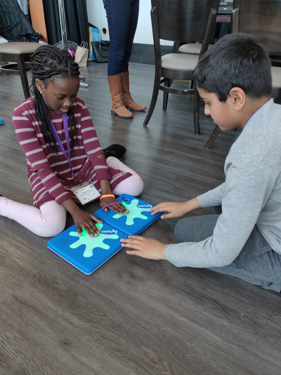 roshnimirchi's tweet photo. One of my favorite parts of #BPLC19 is the student-led #EdUnderground Playground. Students from 2nd-12th grade showing adults how to play and tinker w/ robots, coding programs, 3D printing, and more. Incredible to watch these young innovators in action! 🤖🔧 https://t.co/8cKd0PB7K5