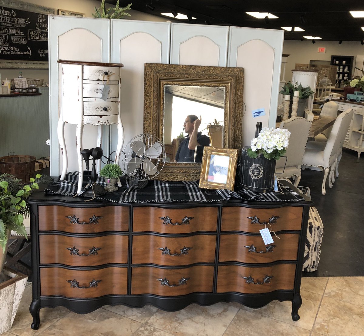 RepurposedRefin's tweet image. For the love of French Provincial! Who said French provincial is outdated! #vintagefurniturerenewed