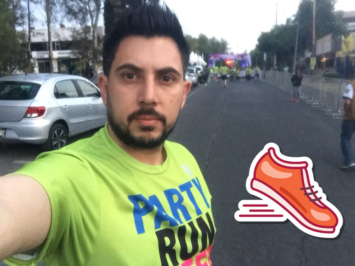 zepedavic's tweet photo. #ThePartyRun #LaNocturnaDeSatelite #SumandoKilometros #4KM #MeEncantaCorrer #LoveRunSmile #ElegiCorrer (@ Centro Cívico Ciudad Satélite) https://t.co/gRrmCqdRTk https://t.co/ghDHLPdHMu