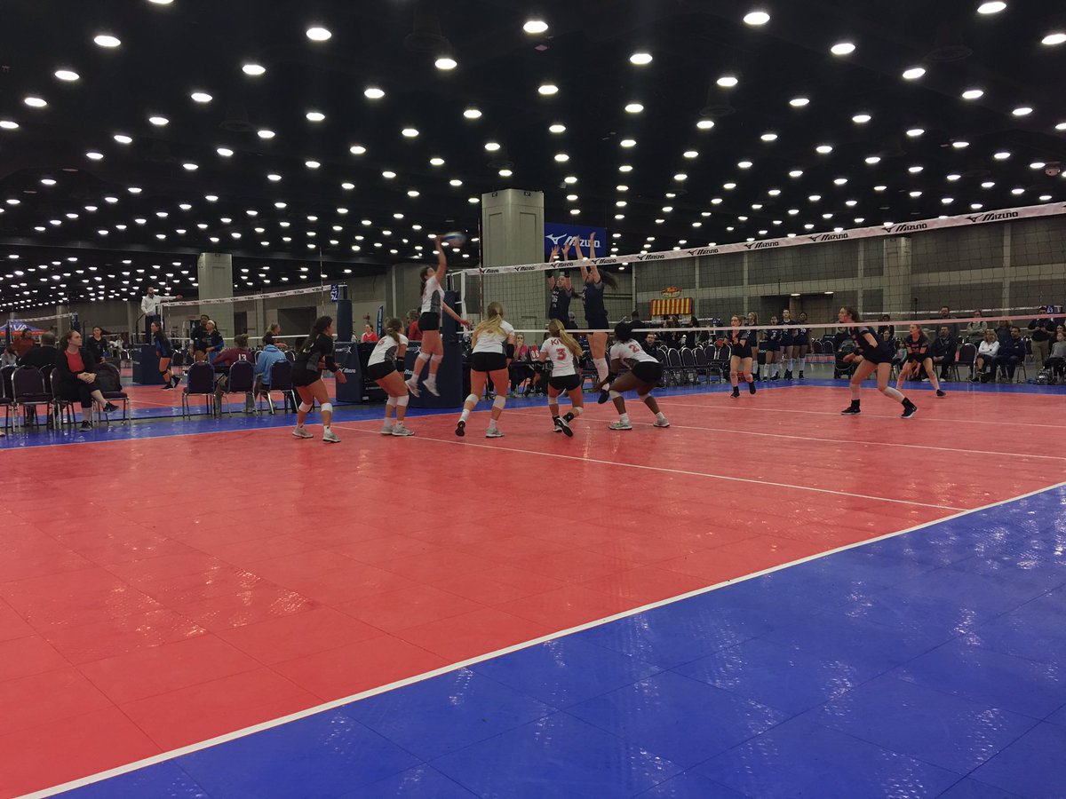 ptosbo's tweet image. KIVA 15 Red fighting hard!!! #KIVAPROUD #LASTTEAMINTHEGYM