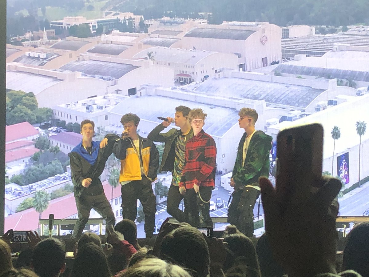 beth_carter_'s tweet photo. i love why don’t we. thank you for the best night ever 🖤 #8LettersBoston https://t.co/yYItUzBaPN