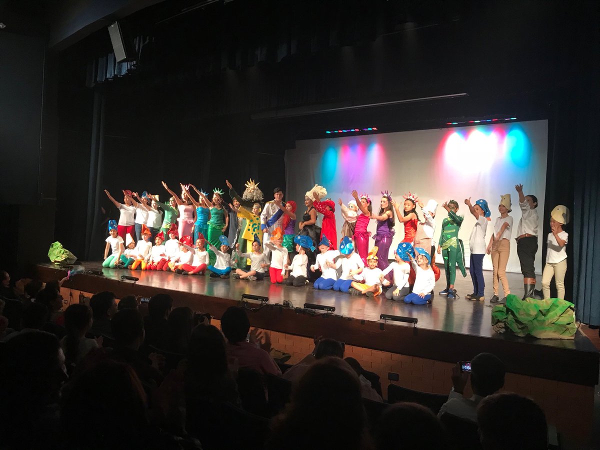 GrahamMaclure's tweet photo. Getting ready for another performance of the MS play The Little Mermaid.  An incredible effort involving students from across school.  Costumes, props sets all designed and made by students! True learning in action and an incredible spectacle ⁦@colegiomayagt⁩ https://t.co/rmReXQz68T