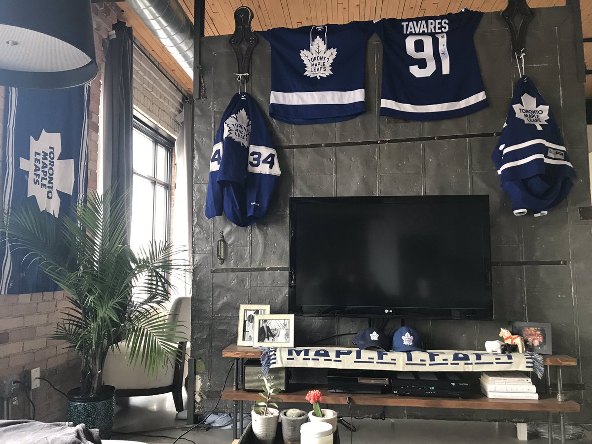 leo_mastoras's tweet photo. My fiancé left me home alone for the weekend, so I did a little redecorating for the playoffs. #LeafsForever #GLG https://t.co/aPzcMoFqVg