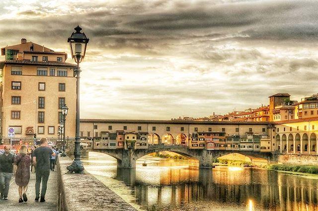 travelwithneel's tweet photo. In Florence, a day which aged well. 
#ShotOnOnePlus in #florence 
#6April2019 #potd

#travels #travellingthroughtheworld #instatravel #travelgram #italygram #pontevecchio #florenceitaly #travel
#instaflorence #instaitalia #travelpic #travelphotography #p… https://t.co/94okGBxwl7 https://t.co/RZzk3KOFWn