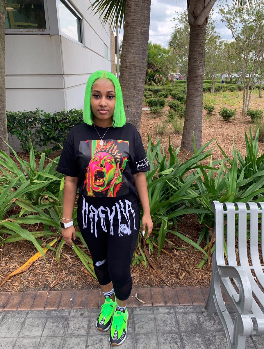 LoveeWalaa's tweet image. I got 99 problems, but the drip ain’t one🧪#gradbash2k19