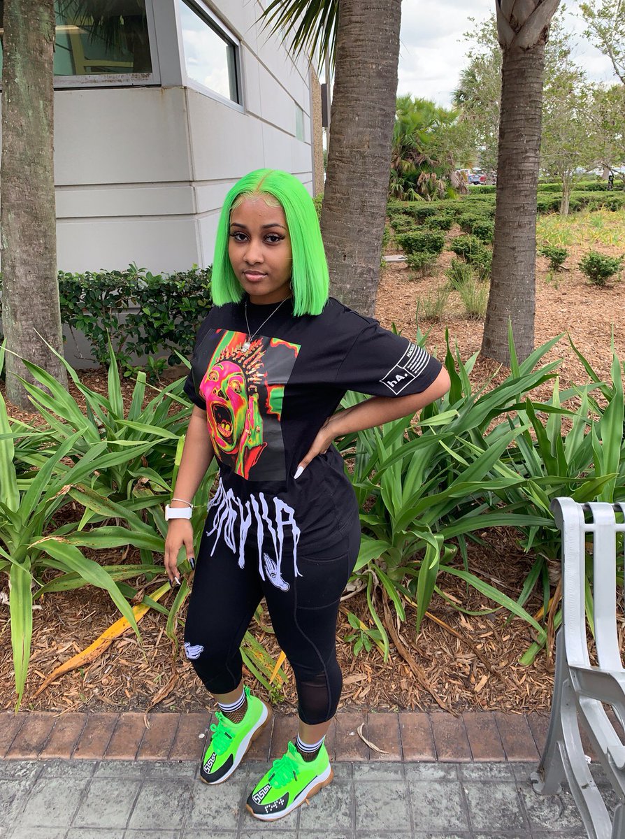 LoveeWalaa's tweet image. I got 99 problems, but the drip ain’t one🧪#gradbash2k19