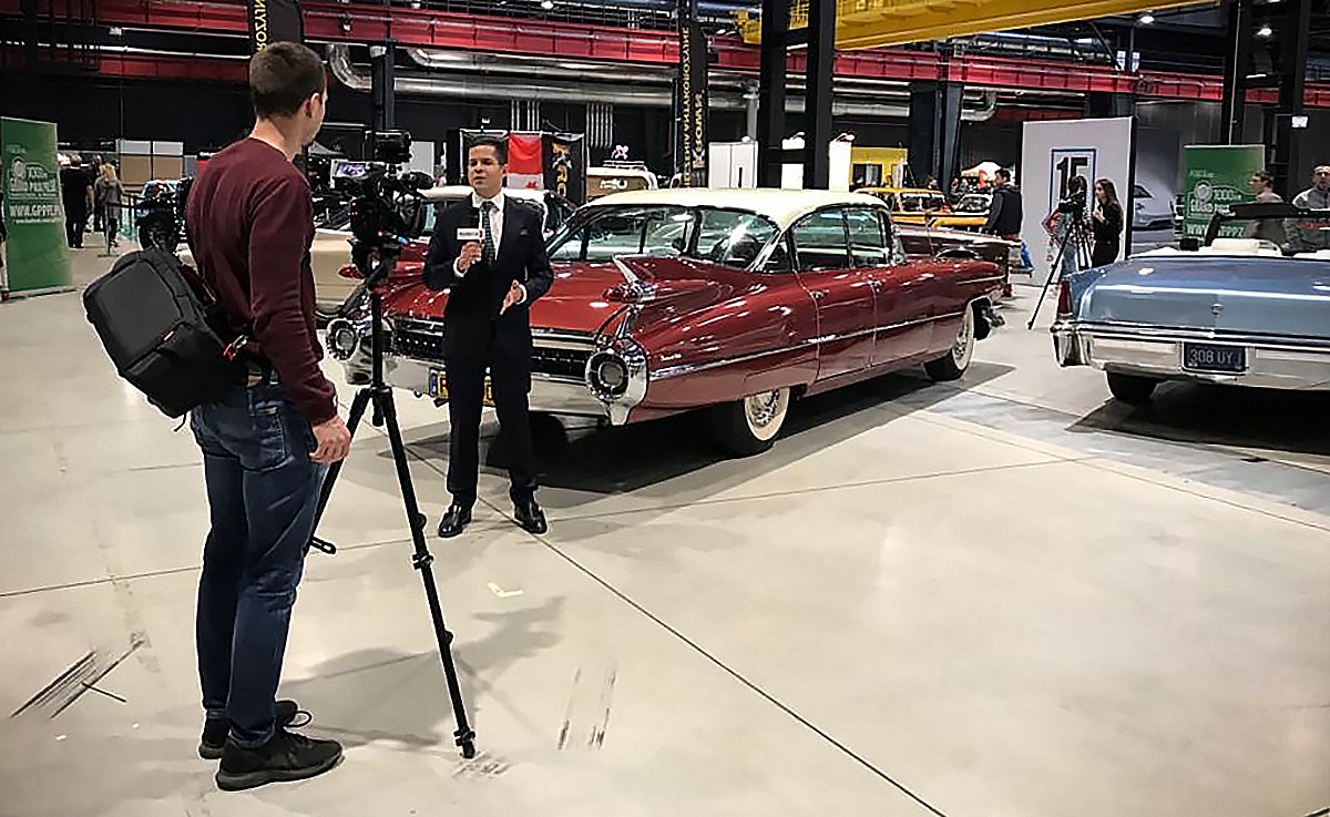 DariaPaweda's tweet photo. Mr. @JRewinski from @Polandin_com at #Autonostalgia in #Warsaw :-) Auto Nostalgia is the oldest automotive trade fair, mandatory for every car fan. https://t.co/m8TwRahZcf