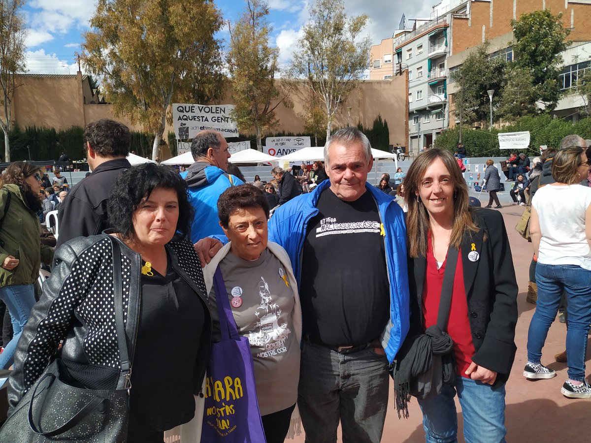 Edur_LH's tweet photo. Euskal Herritik Kataluniara, elkartasuna herrien xamurtasuna da. @Altsasugurasoak eta @freeannagabriel #6ASeguiremLluitant https://t.co/7wid3wcdim