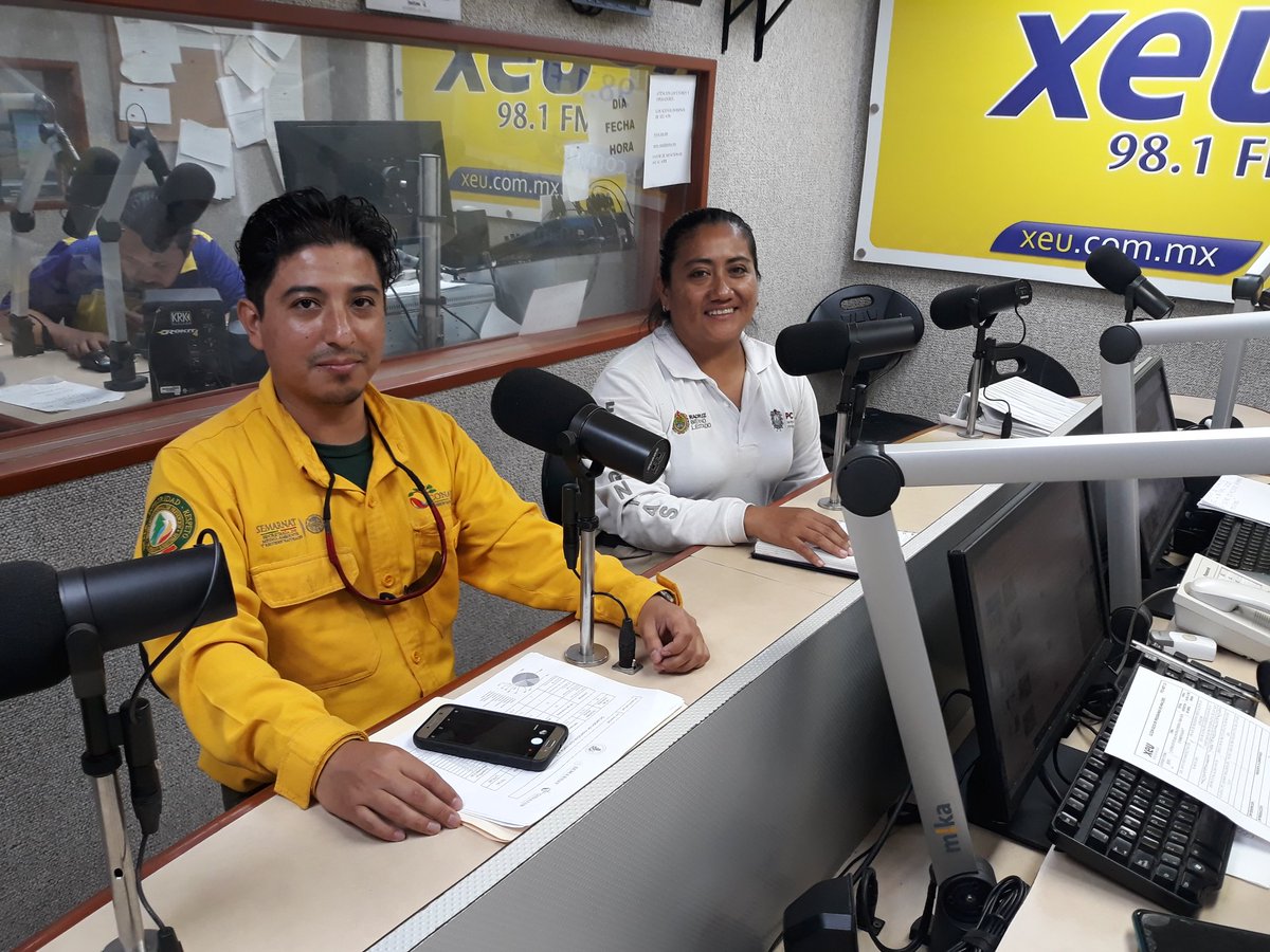 karen_liraM's tweet image. Estuvimos en @xeunoticias hablando sobre prevención de incendios urbanos y forestales. Tremendo gusto saludarle Dr. @Manzanares_E 
#CONAFOR #SPCV