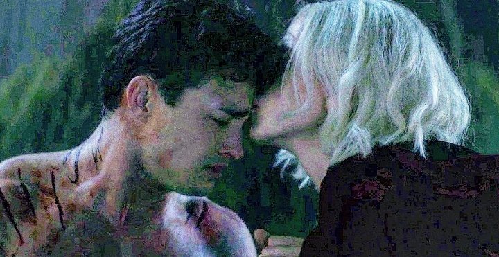odairhee's tweet image. forehead kisses excellence #caos