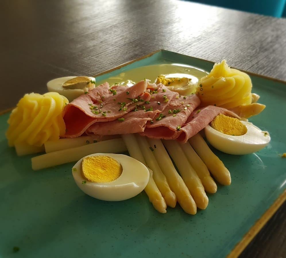 Zeelust's tweet photo. We hebben weer asperges😀 https://t.co/RQ76jPXU9S