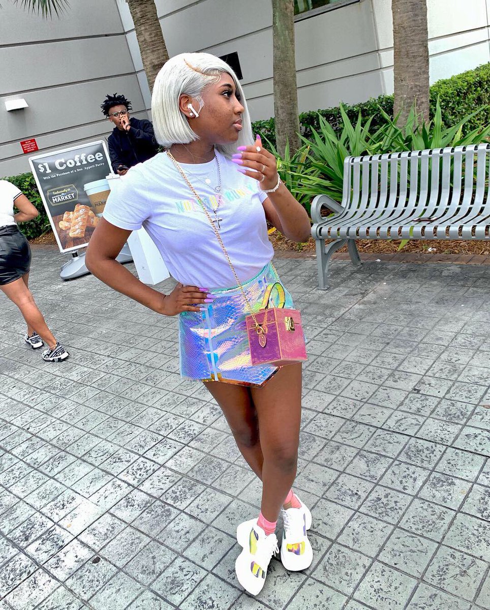 SiahAmaria's tweet image. Yes I’m still providing content for y’all group chats🦄 #gradbash2k19